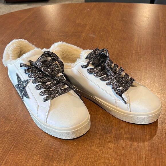 Steve Madden NWOT Polaris sneakers size 6.5 medium. - Picture 1 of 5